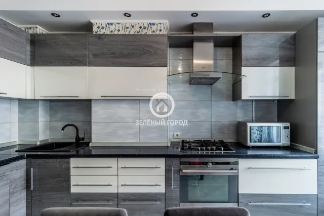 3-комнатная квартира 76 кв.м. Калининград г., Олега Кошевого ул., 13