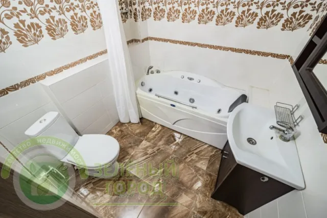 5-комнатная квартира 122 кв. м Пионерский, Южная улица