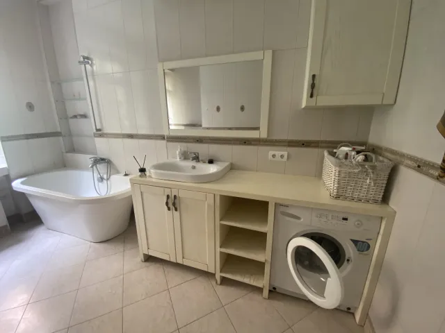 3-комнатная квартира 97 кв. м Калининград, Красная улица,7