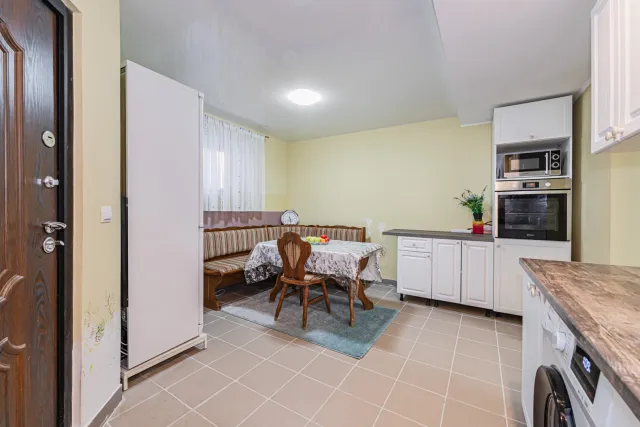 помещение свободного назначения 90 кв.м. Пионерский г., Пионерская ул., 15