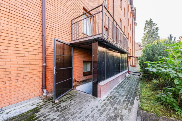 помещение свободного назначения 90 кв.м. Пионерский г., Пионерская ул., 15